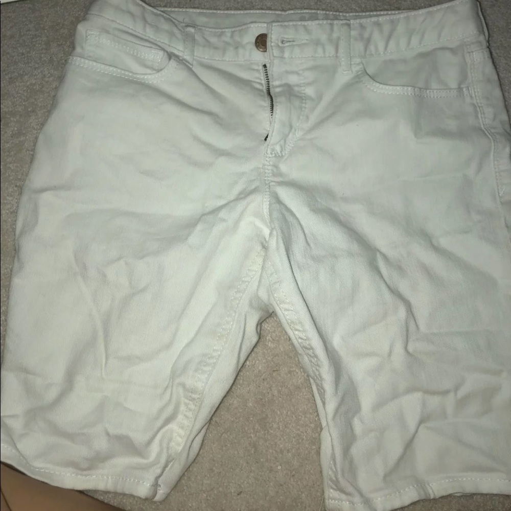 Mid length shorts and shirt